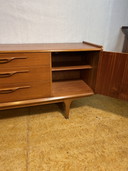 Credenza vintage in teak di metà secolo di Jentique – Elegante contenitore anni '60