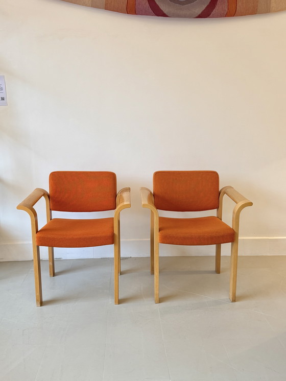 Image 1 of Juego de 2 sillas Magnus Olesen naranjas, Dinamarca, años 70 