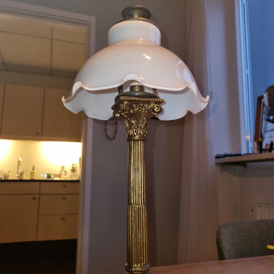 Image 1 of Messinglampe mit mattiertem Glas, Hollywood-Regency-Stil der 1930er Jahre