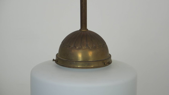 Image 1 of Suspension vintage classique en verre et laiton