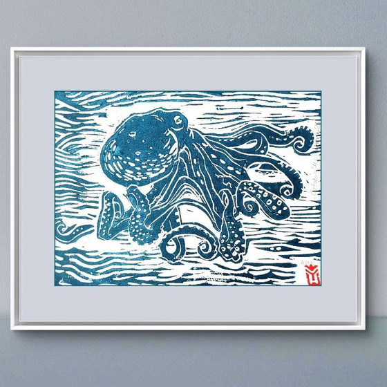 Image 1 of Pulpo en las olas del mar - Linograbado azul, a4.