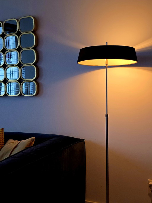 Lampe (150 cm entièrement déployée) avec base en acier inoxydable et verre
