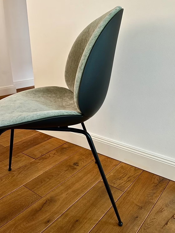 Image 1 of GUBI - "Sedia da pranzo Beetle", in plastica con rivestimento anteriore