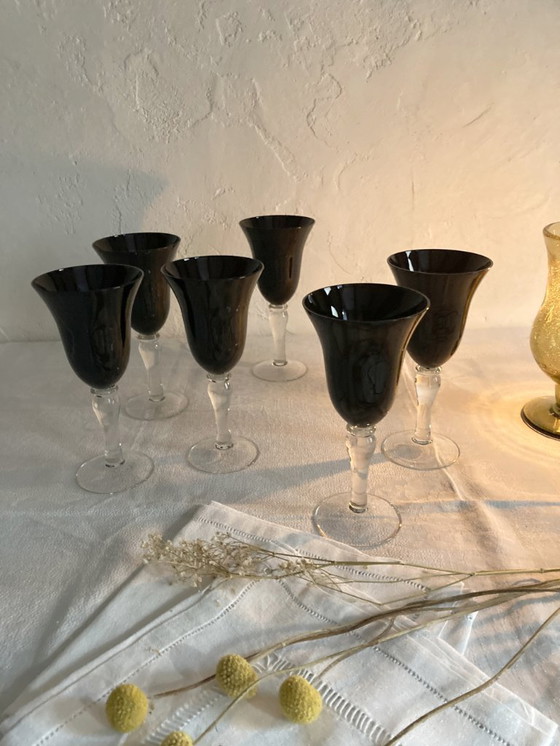 Image 1 of 6 copas con tallo y cuenco de vidrio negro