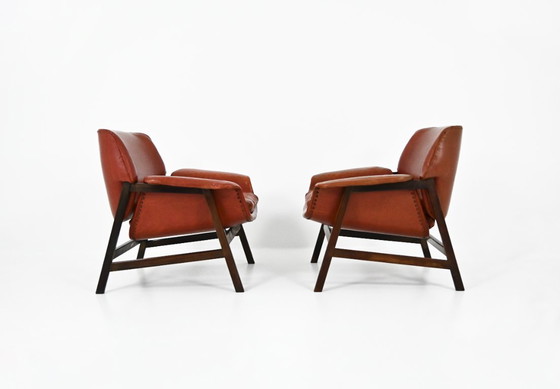 Image 1 of Pair of Brown Leather and Wood Armchairs by Gianfranco Frattini for Cassina. Model: 849. Seat Height: 40 cm. Stamped Cassina.