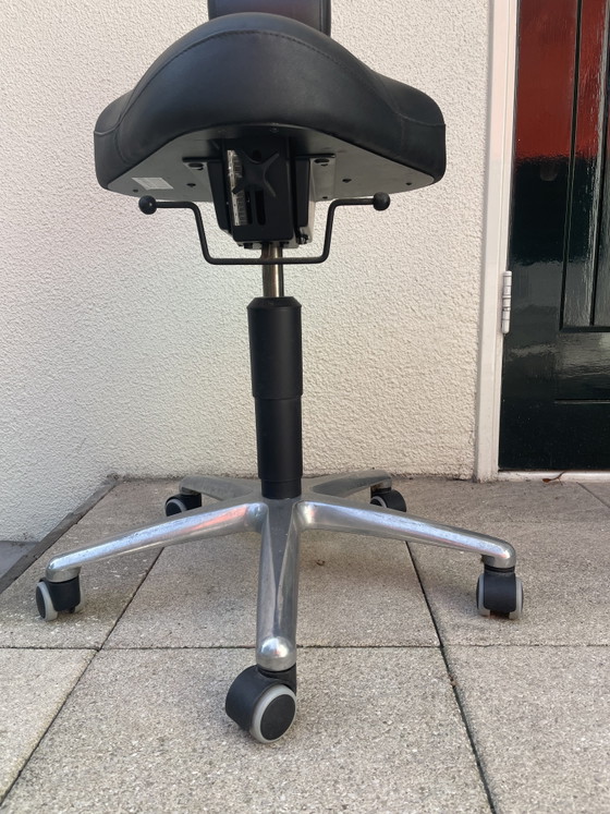 Saddle stool – Office chairs, Plastic, Aluminium (photo 5 of 5)