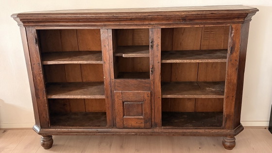 Antiker Eichenschrank aus dem frühen 18. Jahrhundert – Sideboard, Wood (photo 5 of 5)