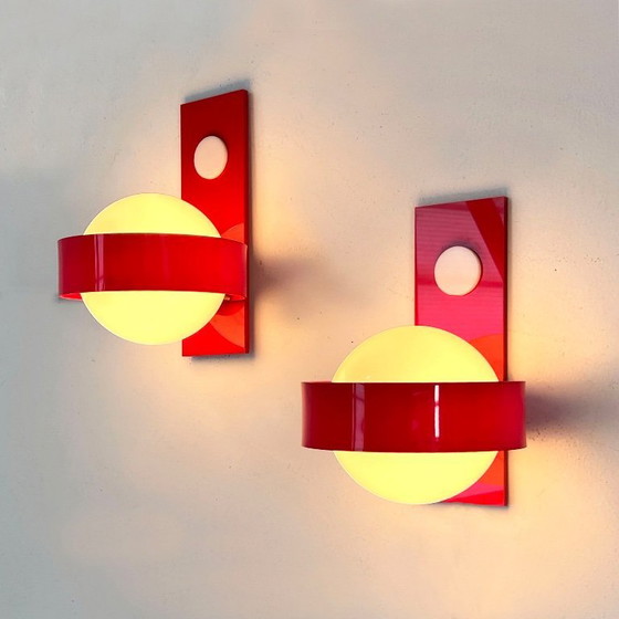 Image 1 of Coppia di lampade da parete in stile Space Age, rosse e bianche, in vetro e plastica, anni '70.