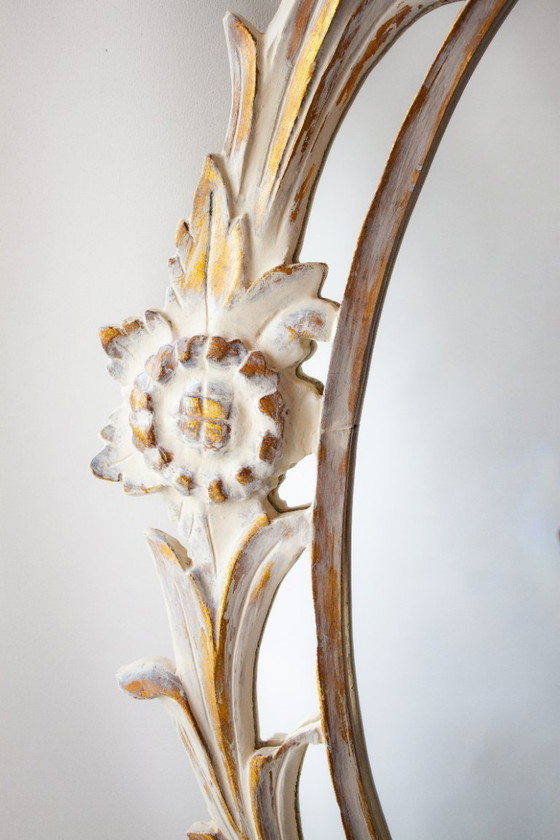 Image 1 of Antiker ovaler Spiegel aus Holz.