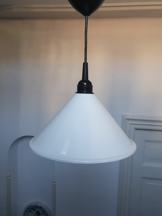 Image 1 of Vintage Hema kegelvormige hanglamp van wit metaal jaren 80