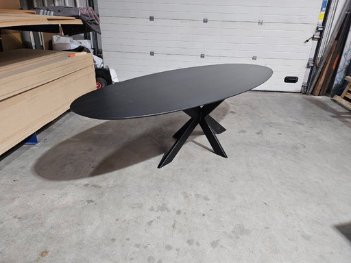 Tavolo ovale in rovere massiccio