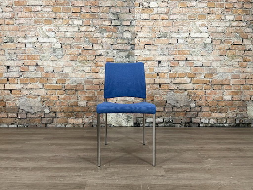 Sedia da pranzo di design blu