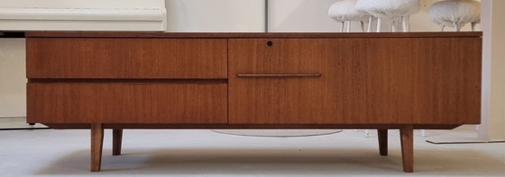 Image 1 of Credenza bassa di metà secolo