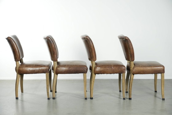 Image 1 of 4 x Vintage rundleren en houten eetkamerstoel met een mooie karaktervolle en elegante uitstraling