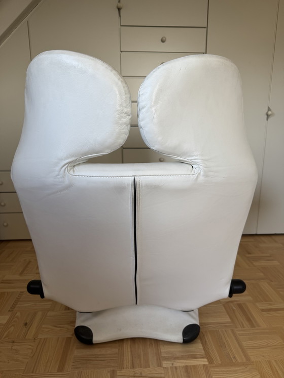 Image 1 of Poltroncina Cassina Wink in pelle bianca designer Toshiyuki Kita