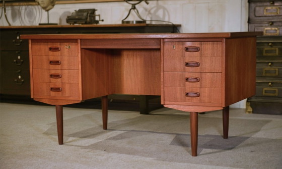 Image 1 of Skandinavischer Teak-Schreibtisch, hergestellt von Samcom Dänemark in den 1960er Jahren