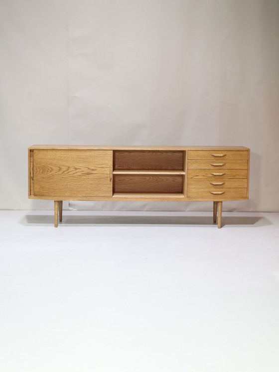 Image 1 of Buffet bas chêne vintage danois