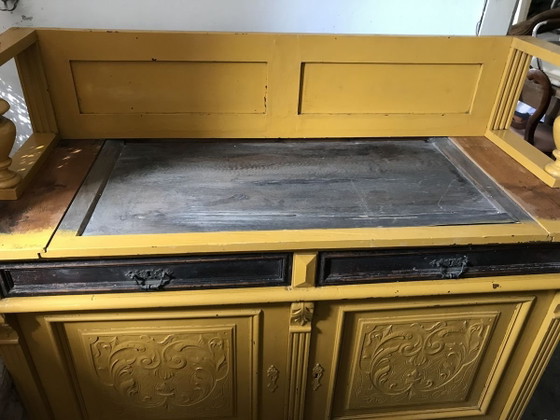 Armoire ancienne de style allemand peinte en ocre – Vaisseliers (photo 6 of 9)