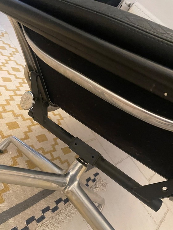 Image 1 of Vitra Eames EA 222 Soft Pad Black - Chroom