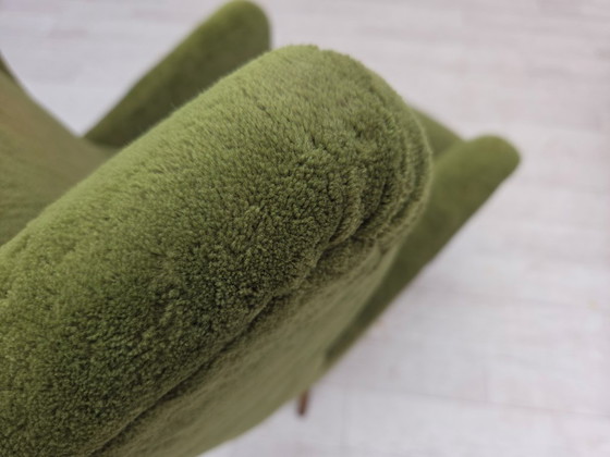 Image 1 of 1960er Jahre, skandinavisches Design, Sessel mit hoher Rückenlehne, Möbelvelours, Beine aus Buchenholz.