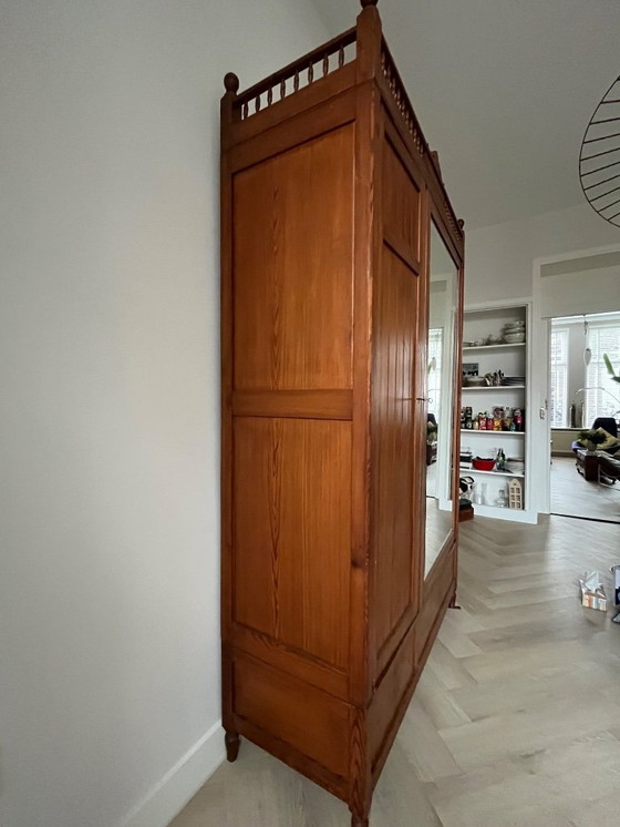 Image 1 of Vecchio armadio per la biancheria