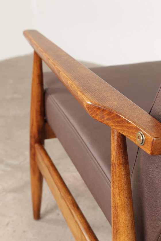 Image 1 of Sedia da salotto scandinava in pelle vegeta color taupe scuro Design classico in legno color noce