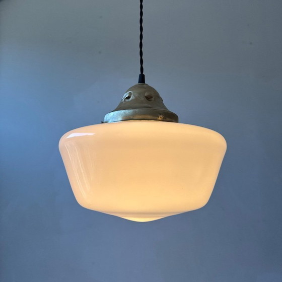 Image 1 of ANTIEKE OPALINE OPHANGING XL 26 CM VINTAGE