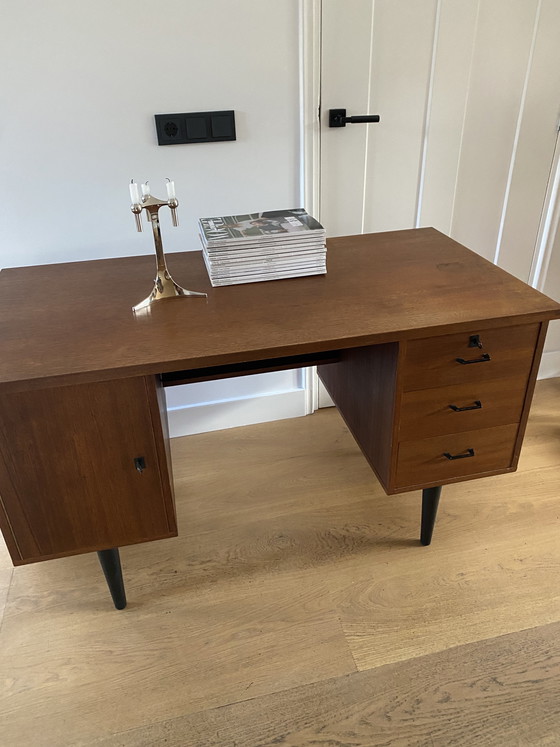 Image 1 of Escritorio antiguo de teca