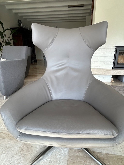 Dos sillones giratorios Leolux Caruzzo