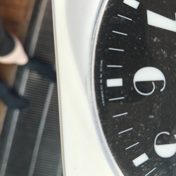 Image 1 of Vintage minimalistische wandklok uit West-Duitsland – Majestic Quartz