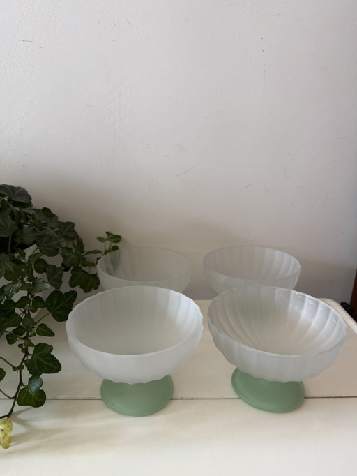 Ensemble de 4 coupes italiennes en opaline