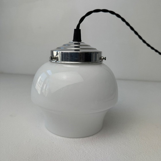 Image 1 of COPPIA DI PICCOLE LAMPADE A SOSPENSIONE OPALINE VINTAGE 15 CM