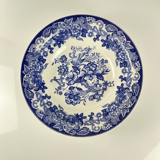 Image 1 of Insalatiera in terracotta blu con decorazioni floreali e uccelli, inizio XX secolo