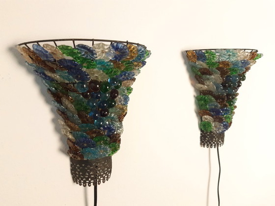 Image 1 of Set van 2 wandlampen met gekleurde glazen bloemen en kralen, vintage wandlampje , set glazen wandlampen