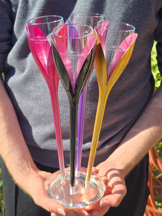 Image 1 of Champagne flutes in houders Moët & Chandon