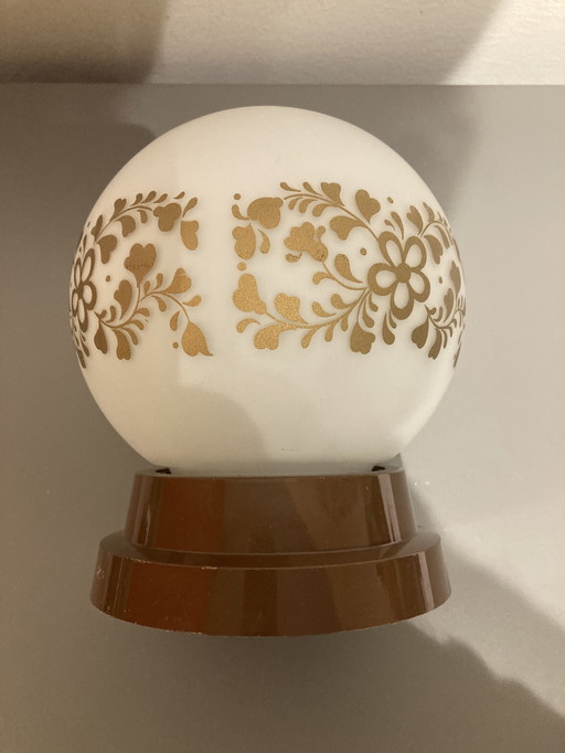 Plafonnier avec sphère ouvragée