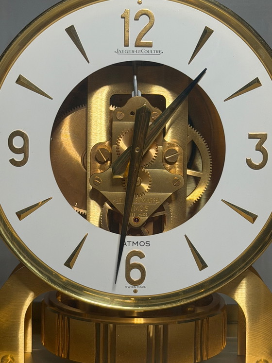 Jaeger-LeCoultre Atmos Calibre 528-8 – Gilt Brass – Swiss Perpetual Motion Clock – Decoration, Wood, Glass (photo 5 of 10)