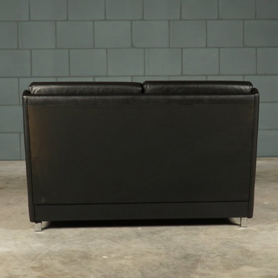 Image 1 of Conjunto de sofás de cuero negro de mediados de siglo – década de 1960