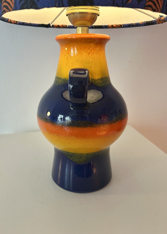 Image 1 of Een tafellamp gemaakt van een originele Dümler & Breiden Pop Art vaas uit de jaren 70, vervaardigd uit gerecyclede materialen.
