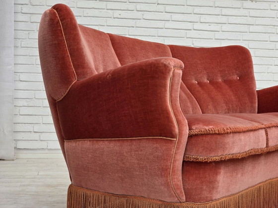 Image 1 of Deense driezitsbank uit de jaren 70, gebogen model, roze meubelvelours.