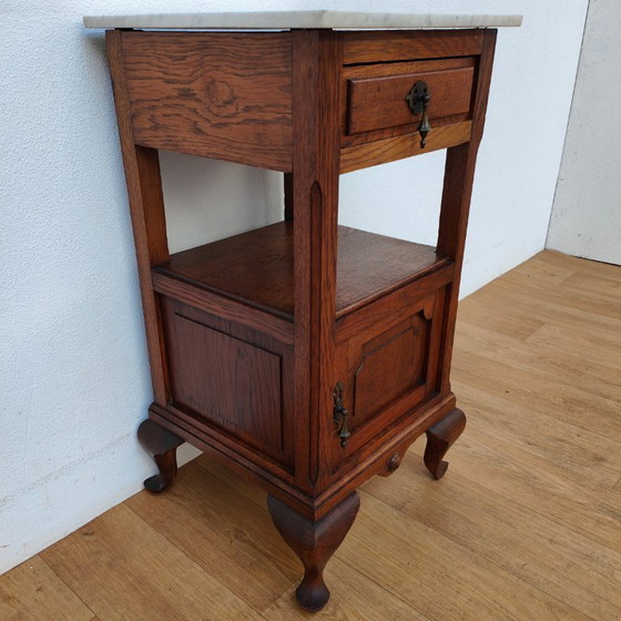 Image 1 of Vintage Antiek nachtkastje bijzetkastje met marmer blad