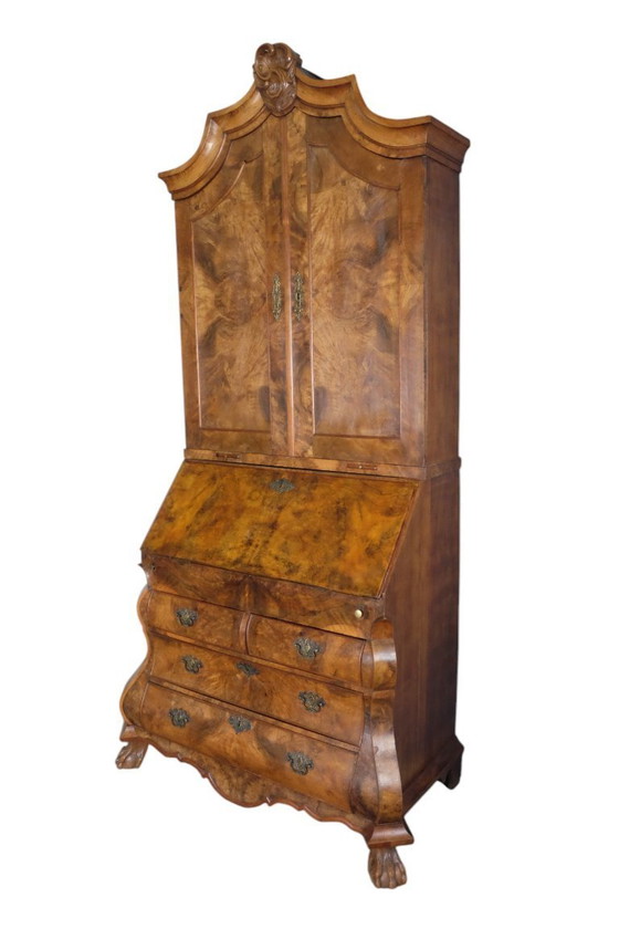 Image 1 of elegant 18th century desk with curb in burr walnut.