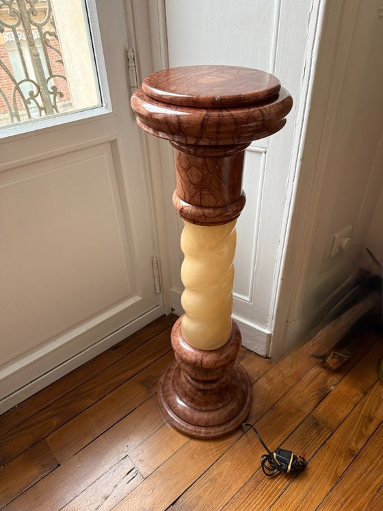 Image 1 of Colonna luminosa/supporto in alabastro