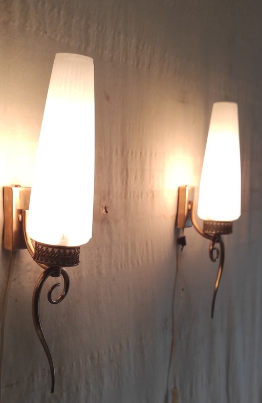 Appliques moderniste en laiton et opaline - mid. XXeme