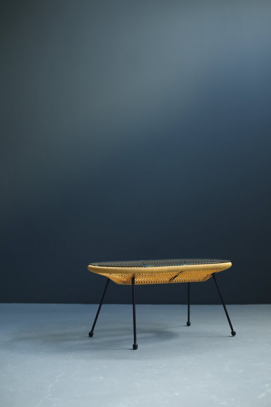 Image 1 of Mesa de centro amarilla