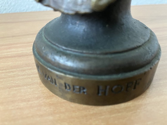 Image 1 of Busto de bronce del reverendo Dirk van der Hoff 1814-1881. por Coert L. Steijnberg