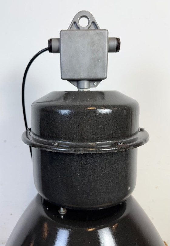 Image 1 of Grande lampada industriale in smalto nero con copertura in vetro trasparente di Elektrosvit