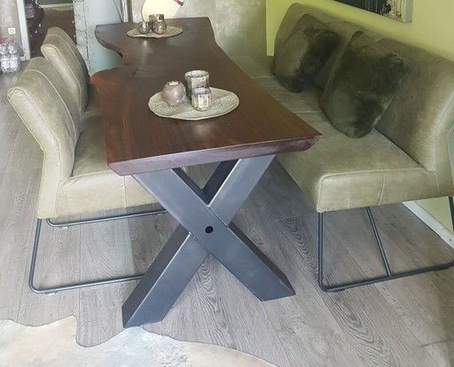 Unique piece made by a carpenter – Solid cherry wood dining table 230 cm | Leather bench & chairs – eettafels (photo 2 of 5)