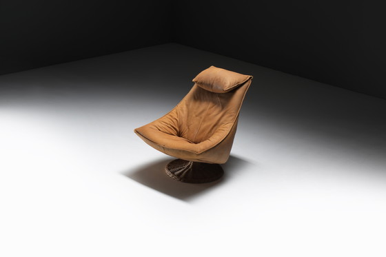 Image 1 of Chaise longue pivotante Delantra en cuir cognac par Gerard van den Berg pour Montis