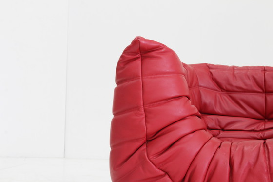 Image 1 of Poltrona angolare Togo in pelle rossa Ligne Roset Michel Ducaroy